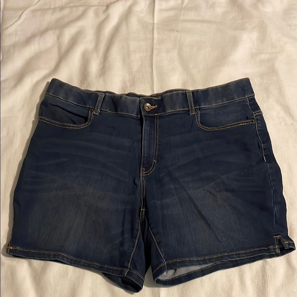 Women’s 18W Shorts
Terra & Sky